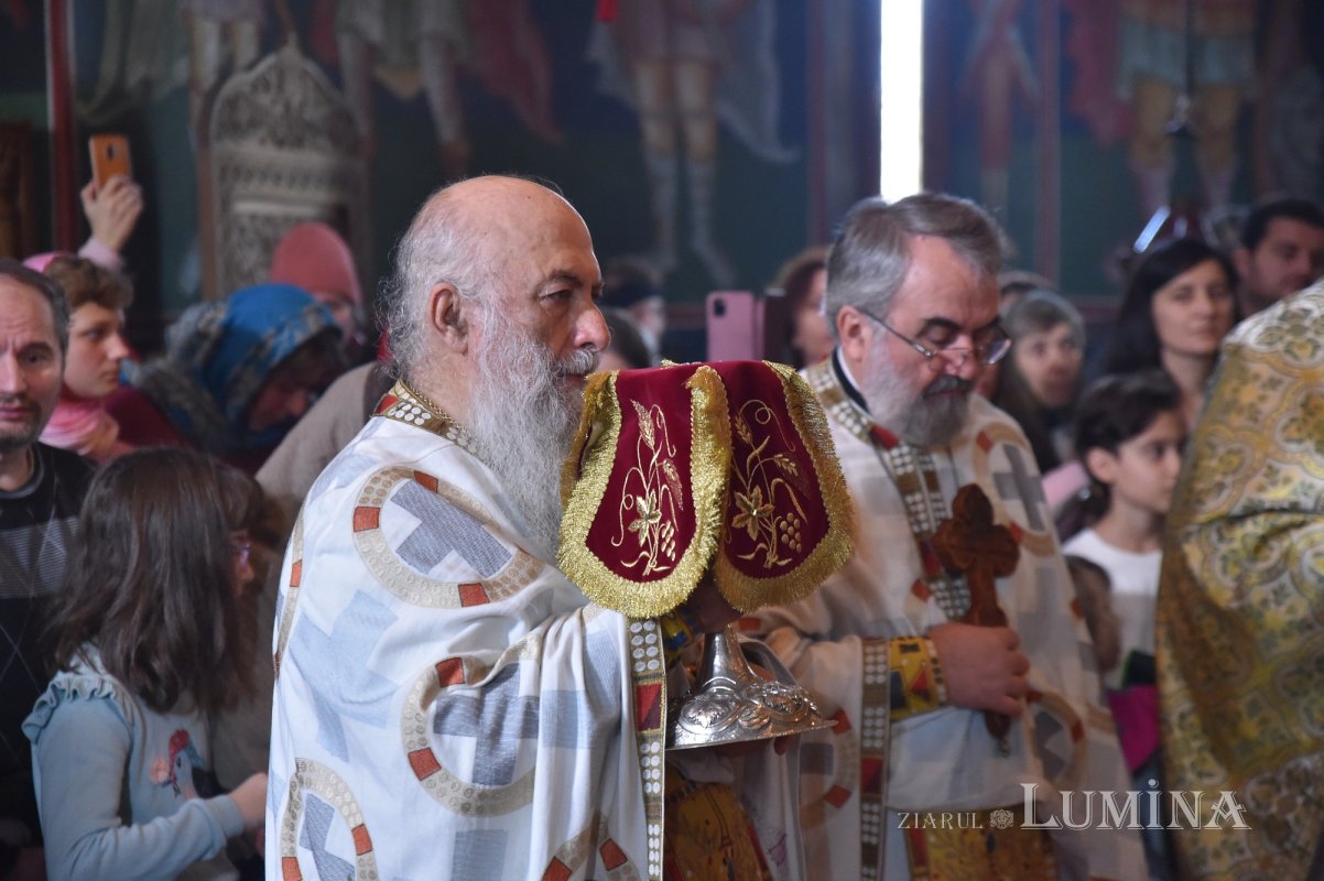 Întreită bucurie pentru comunitatea Bisericii „Sfântul Grigorie Palama” 237076