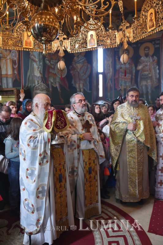 Întreită bucurie pentru comunitatea Bisericii „Sfântul Grigorie Palama” 237077