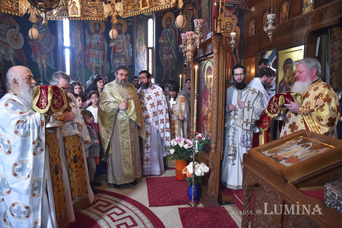 Întreită bucurie pentru comunitatea Bisericii „Sfântul Grigorie Palama” 237078