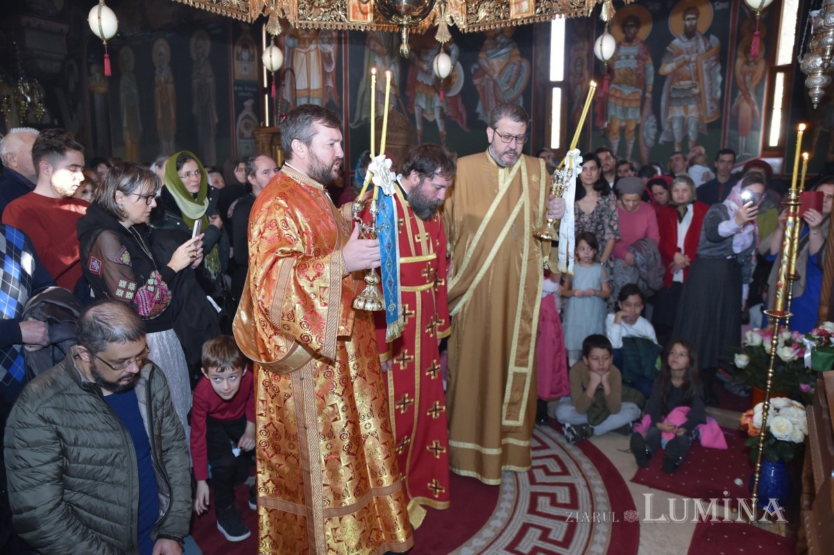 Întreită bucurie pentru comunitatea Bisericii „Sfântul Grigorie Palama” 237080