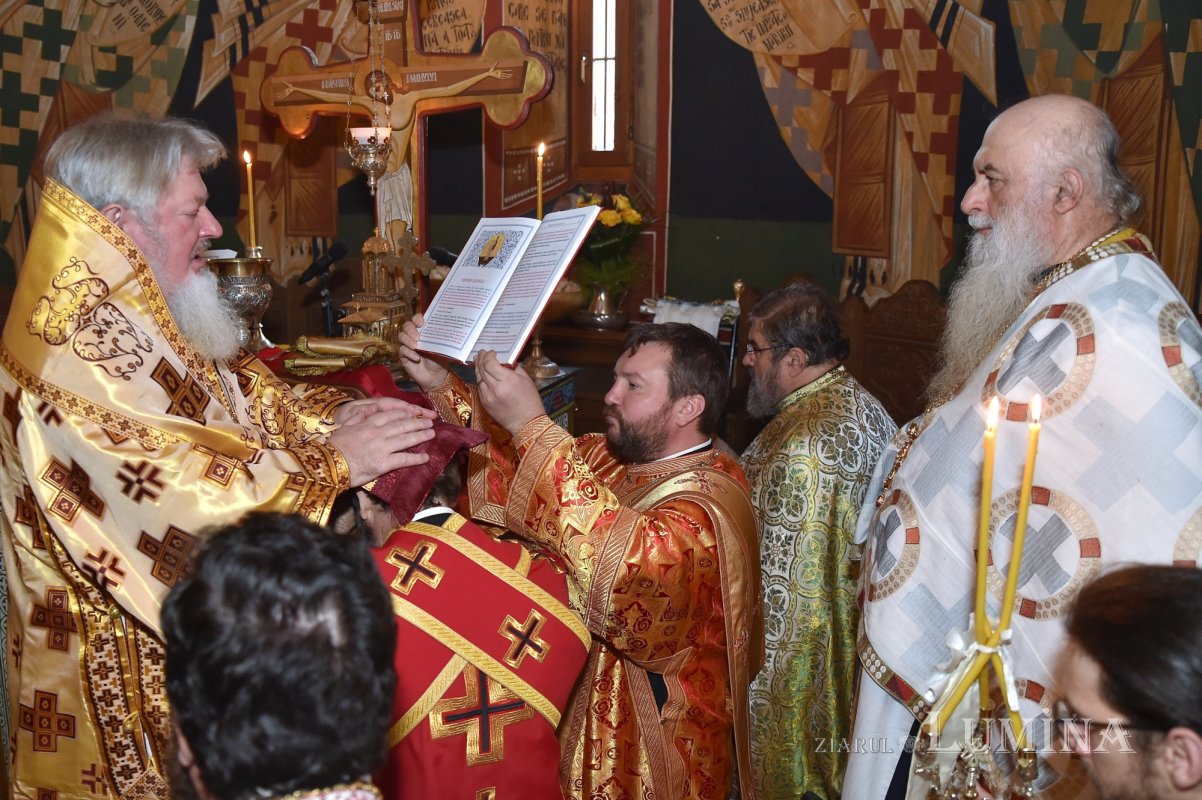 Întreită bucurie pentru comunitatea Bisericii „Sfântul Grigorie Palama” 237081