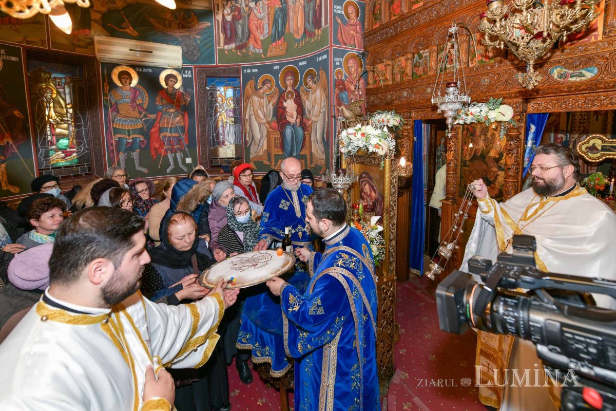 Zi de sărbătoare pentru o biserică răstignită şi înviată 237202