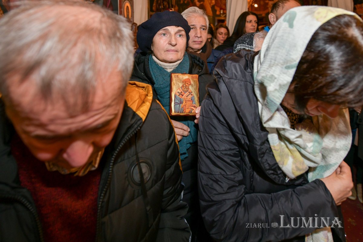 Zi de sărbătoare pentru o biserică răstignită şi înviată 237218