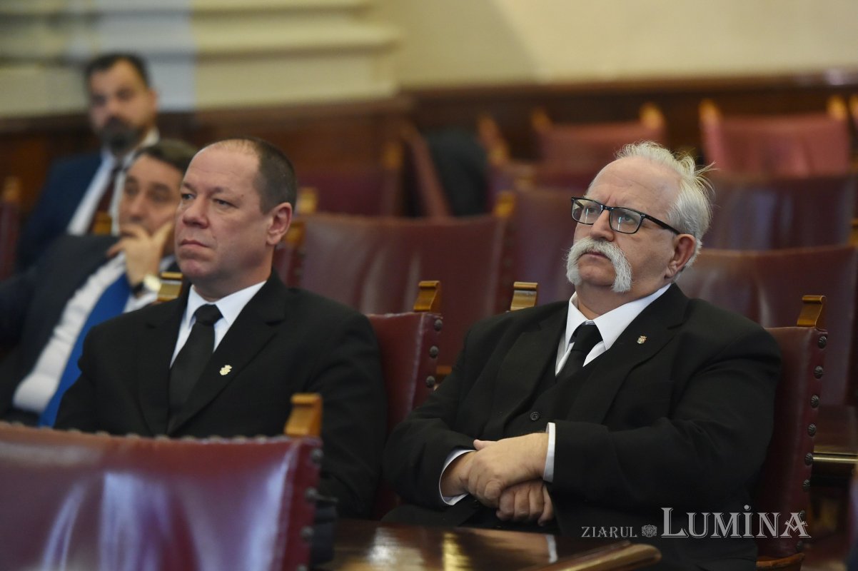 Românii continuă să aibă cea mai mare încredere în Biserică 237529