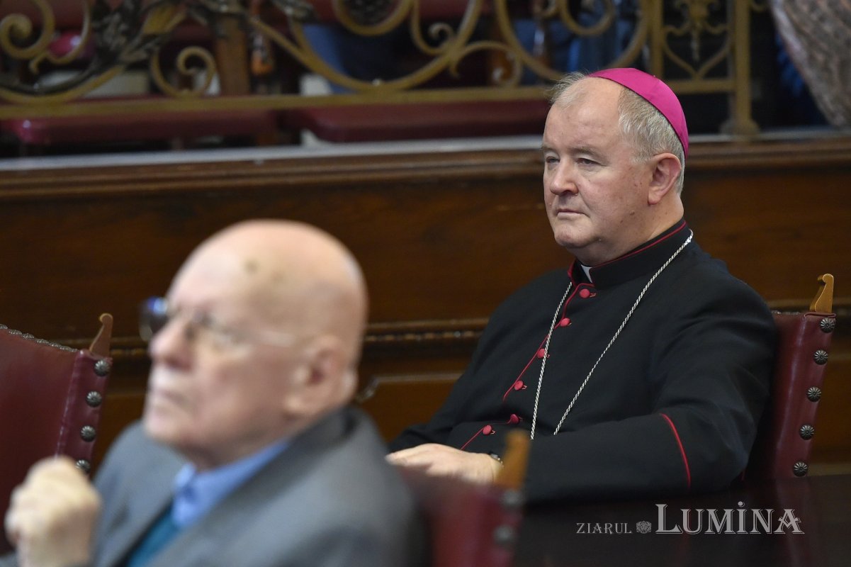 Românii continuă să aibă cea mai mare încredere în Biserică 237531