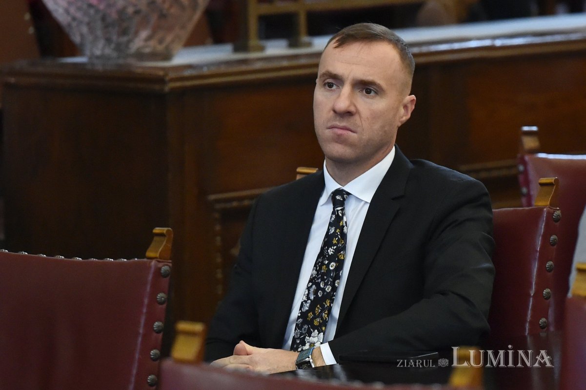 Românii continuă să aibă cea mai mare încredere în Biserică 237533