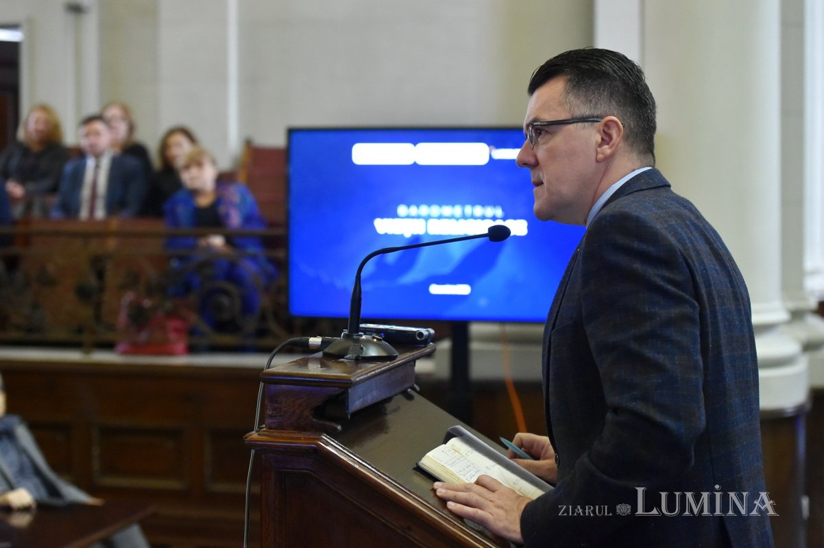 Românii continuă să aibă cea mai mare încredere în Biserică 237536