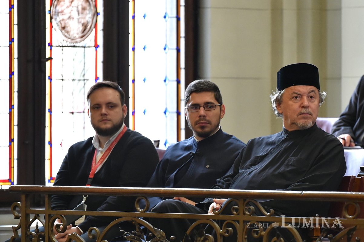 Românii continuă să aibă cea mai mare încredere în Biserică 237538