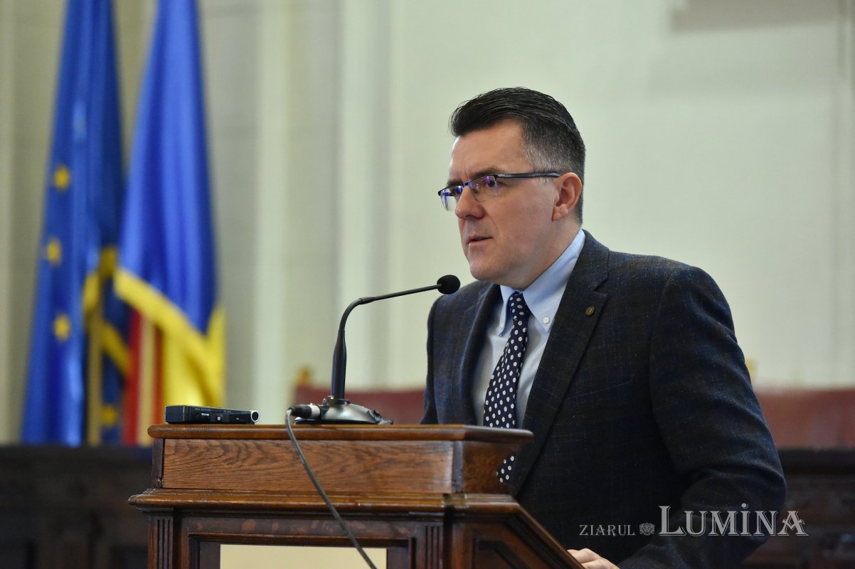 Românii continuă să aibă cea mai mare încredere în Biserică 237539