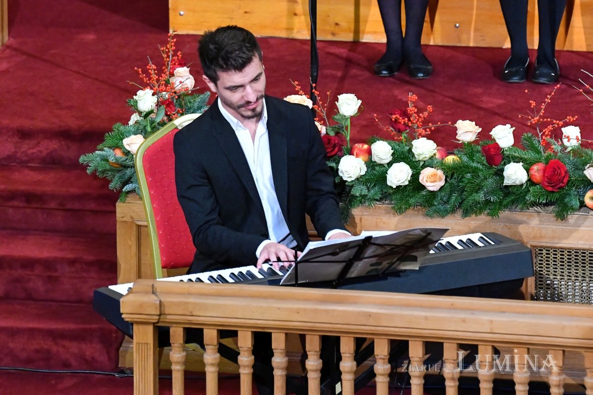 Concertul de colinde „Răsăritul cel de Sus” la Palatul Patriarhiei 237927