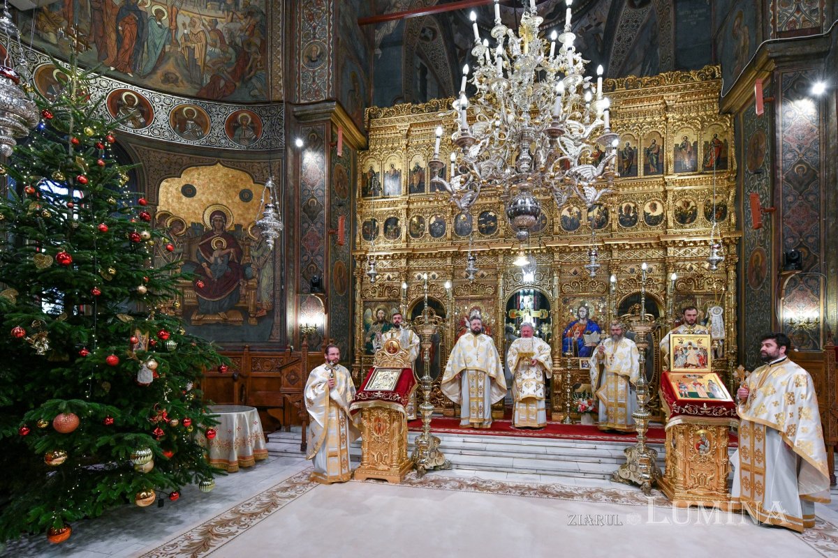 Duminica Sfinţilor Părinţi după trup ai Domnului pe Colina Bucuriei 238040