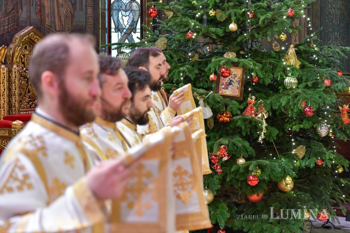 Duminica Sfinţilor Părinţi după trup ai Domnului pe Colina Bucuriei 238047