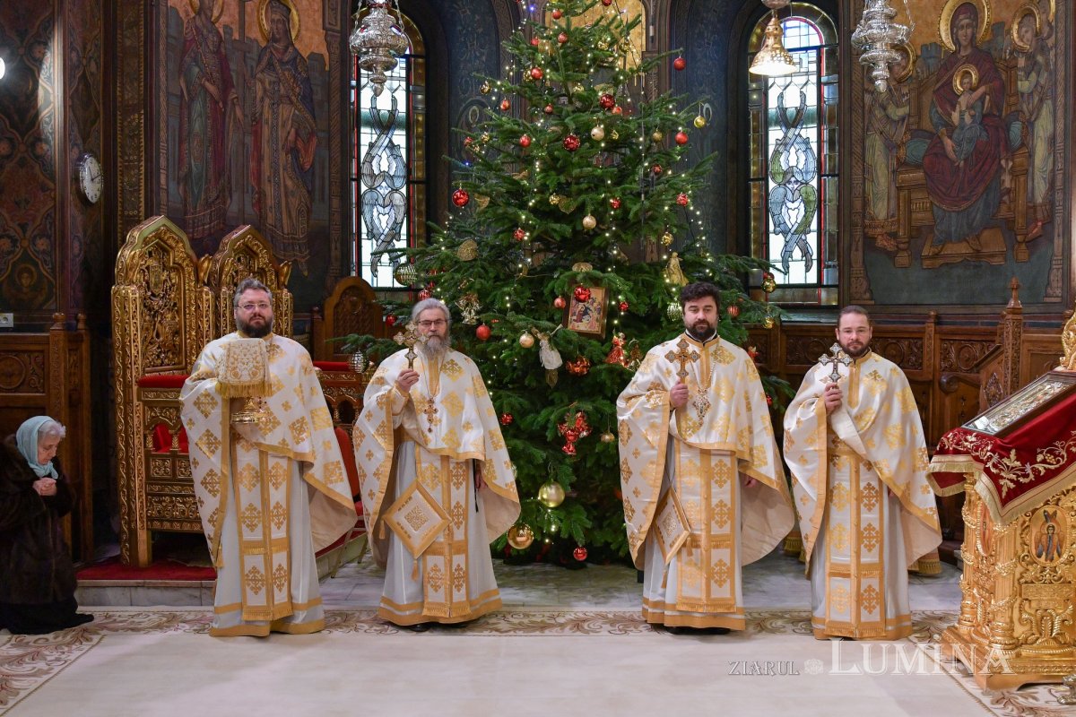 Duminica Sfinţilor Părinţi după trup ai Domnului pe Colina Bucuriei 238054