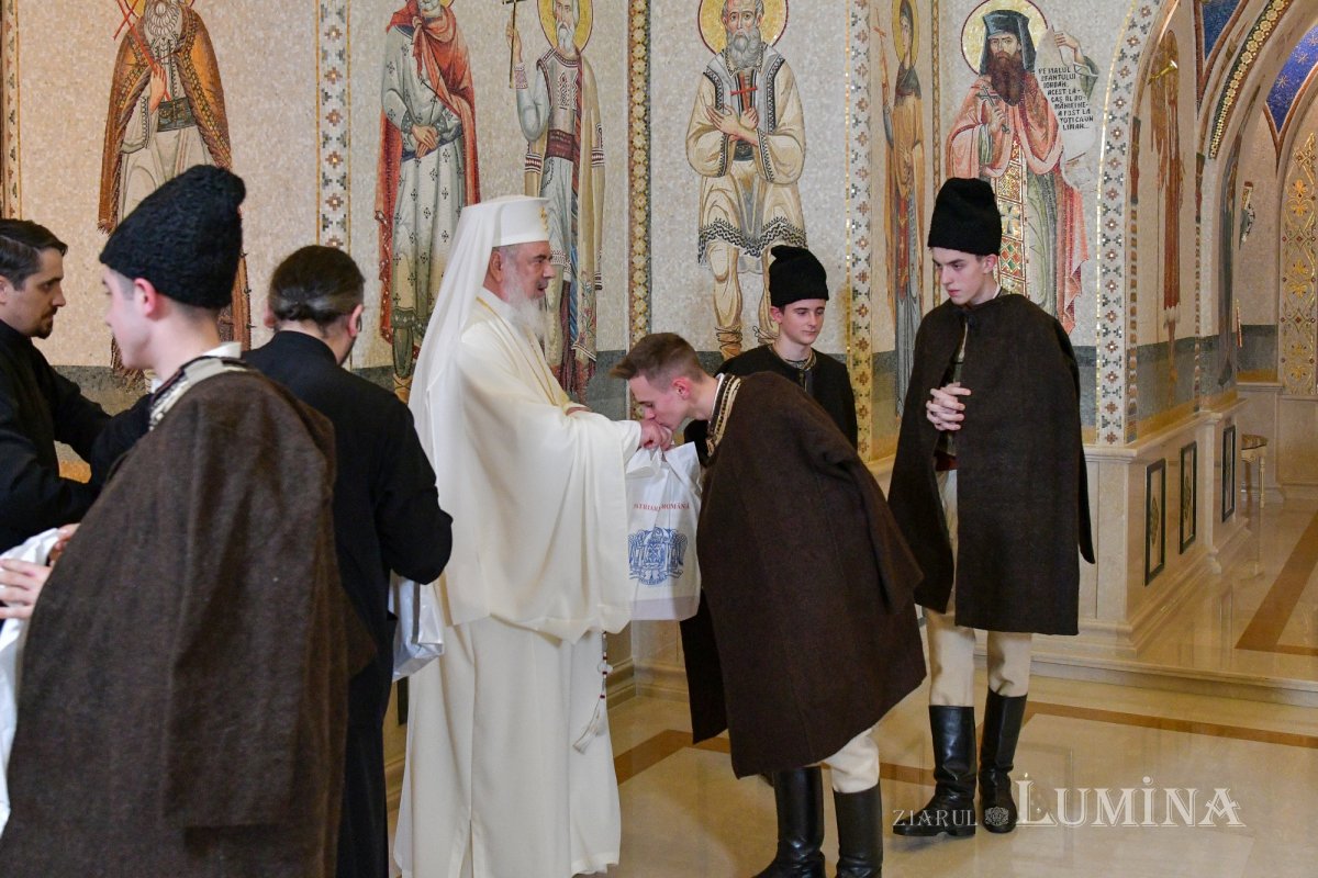 Bucuria Crăciunului vestită prin graiurile copiilor și adulților 238654