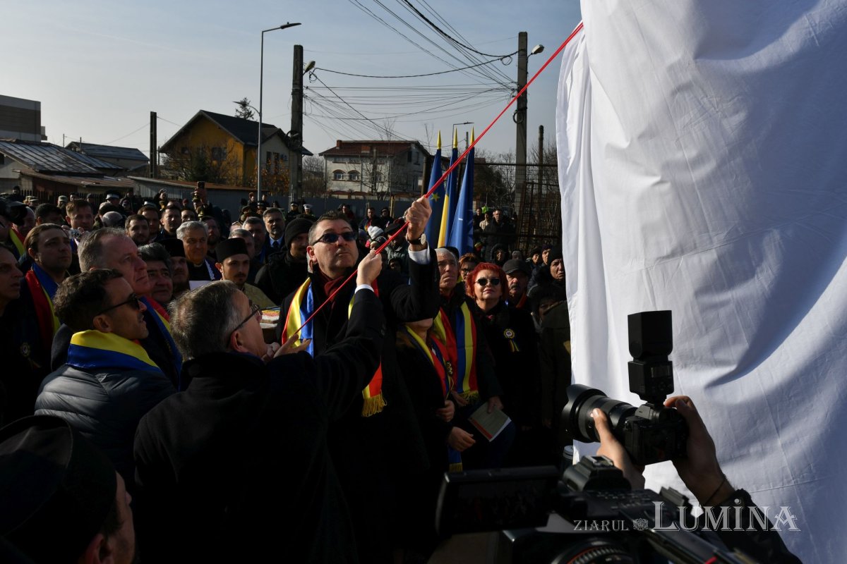 Pomenirea eroilor Revoluției la Popești Leordeni 238556