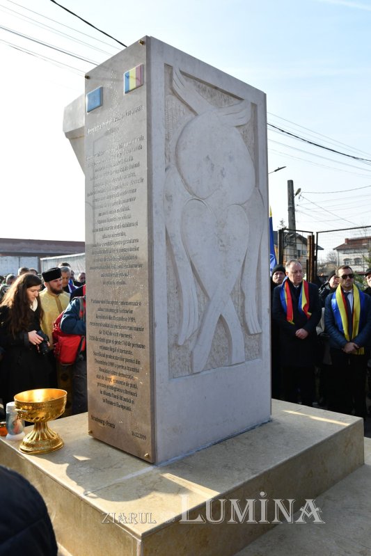Pomenirea eroilor Revoluției la Popești Leordeni 238564