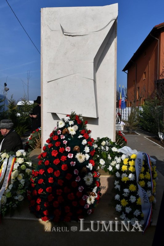 Pomenirea eroilor Revoluției la Popești Leordeni 238573