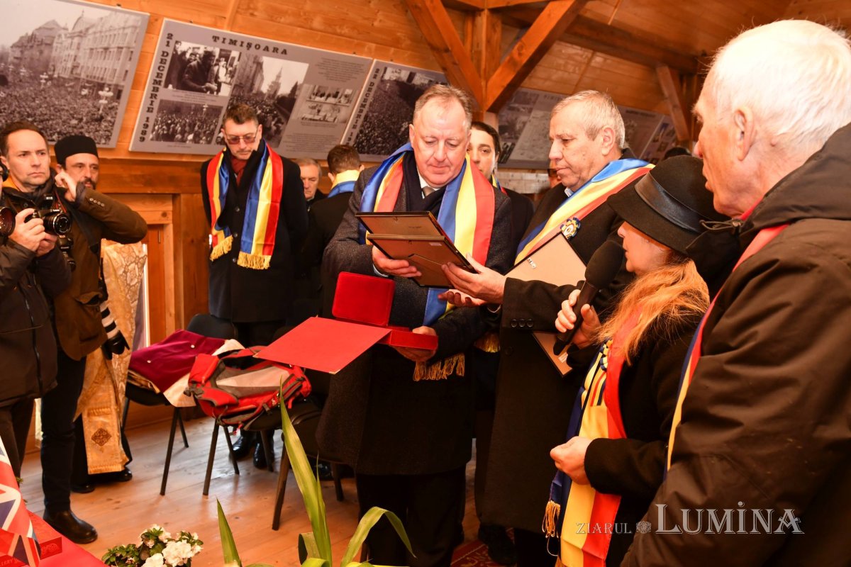 Pomenirea eroilor Revoluției la Popești Leordeni 238580