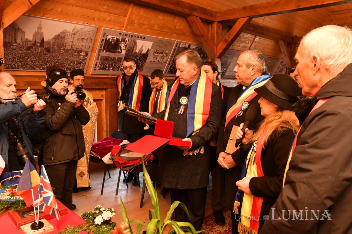 Pomenirea eroilor Revoluției la Popești Leordeni 238581