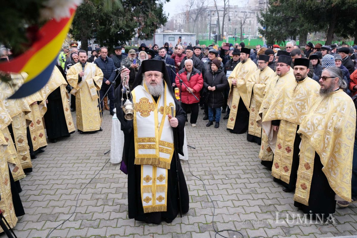 Eroii Revoluției pomeniți în cimitirul lor din Capitală 238719