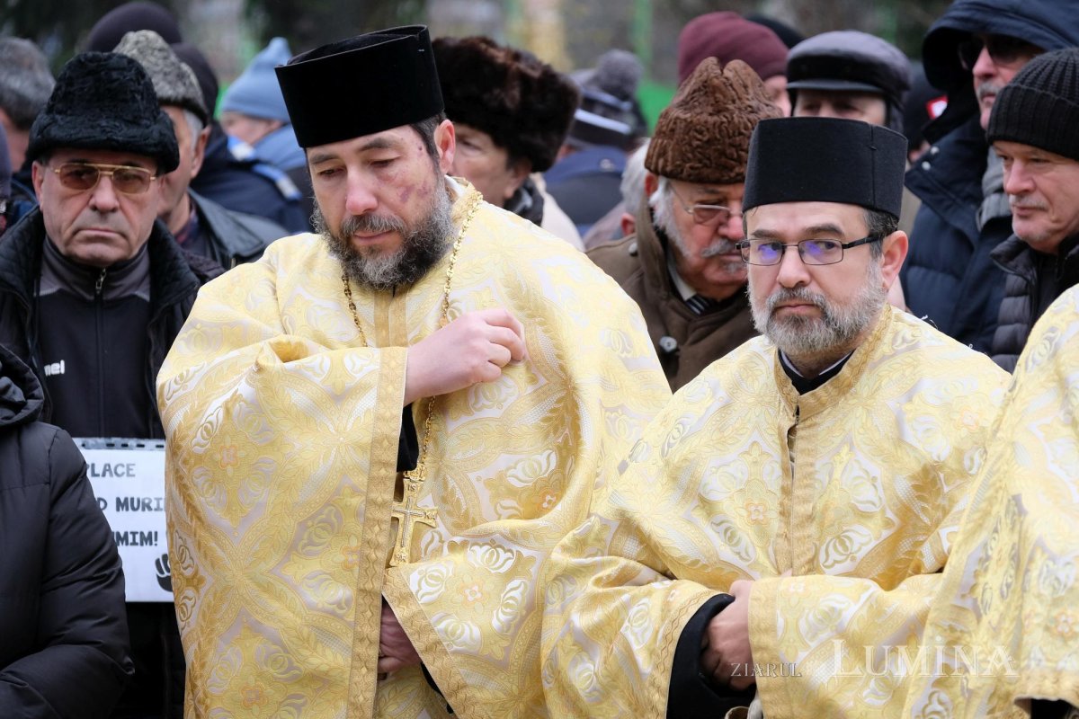 Eroii Revoluției pomeniți în cimitirul lor din Capitală 238725