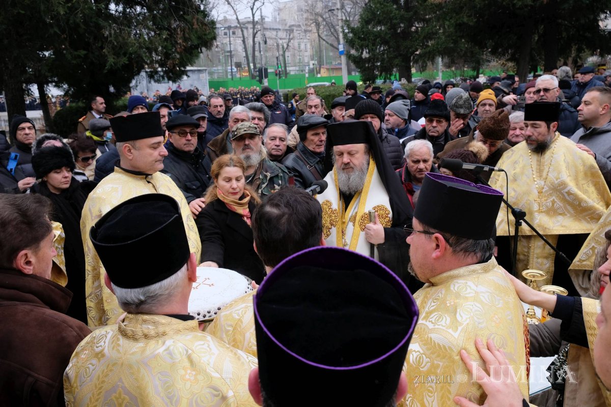 Eroii Revoluției pomeniți în cimitirul lor din Capitală 238733