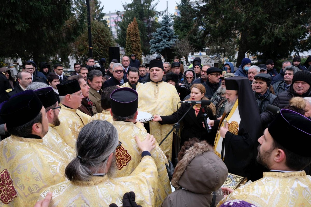 Eroii Revoluției pomeniți în cimitirul lor din Capitală 238734
