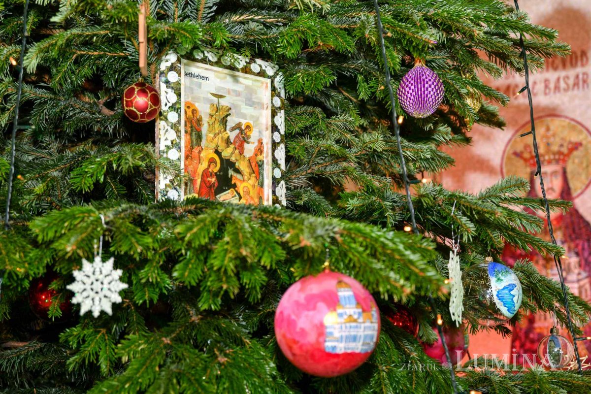 Pruncul Iisus este bucuria îngerilor şi a oamenilor 238740