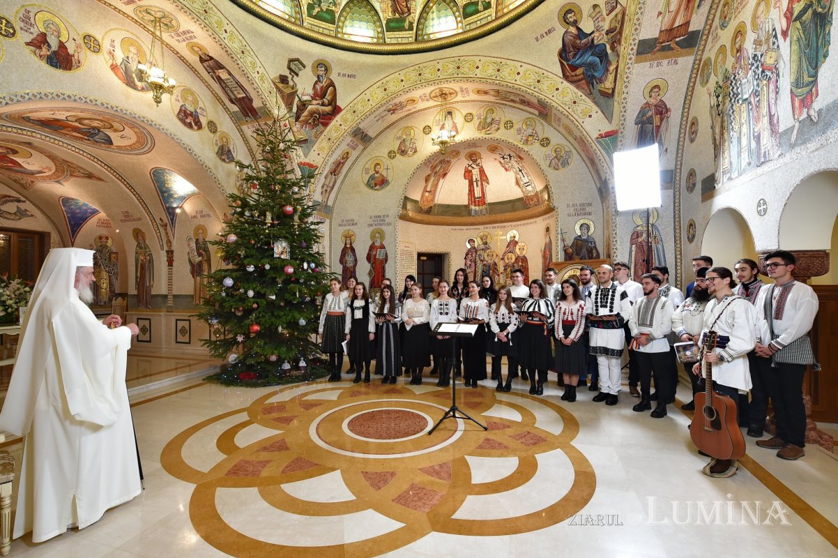 Patriarhul României a primit mai multe cete de colindători 239071