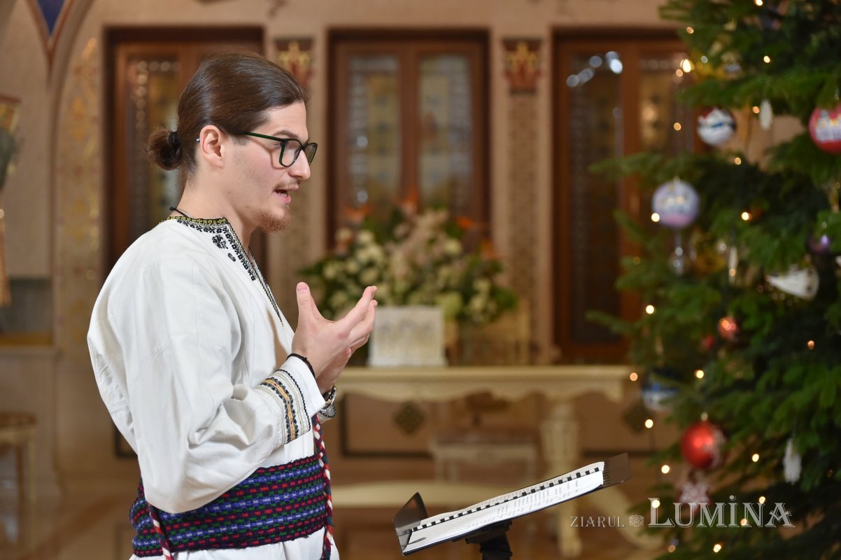 Patriarhul României a primit mai multe cete de colindători 239074