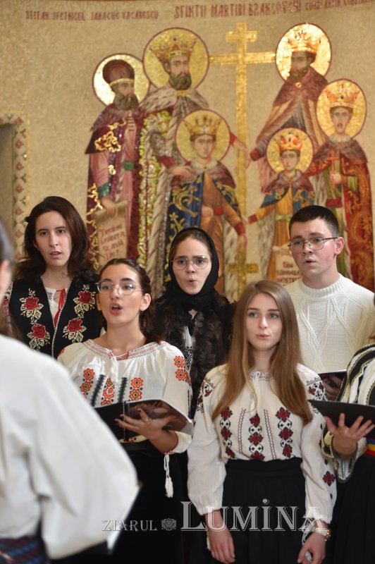 Patriarhul României a primit mai multe cete de colindători 239077