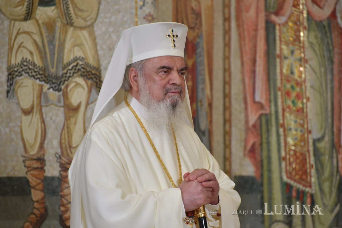 Patriarhul României a primit mai multe cete de colindători 239081