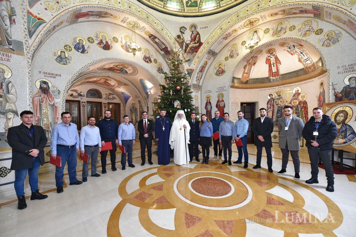 Patriarhul României a primit mai multe cete de colindători 239090