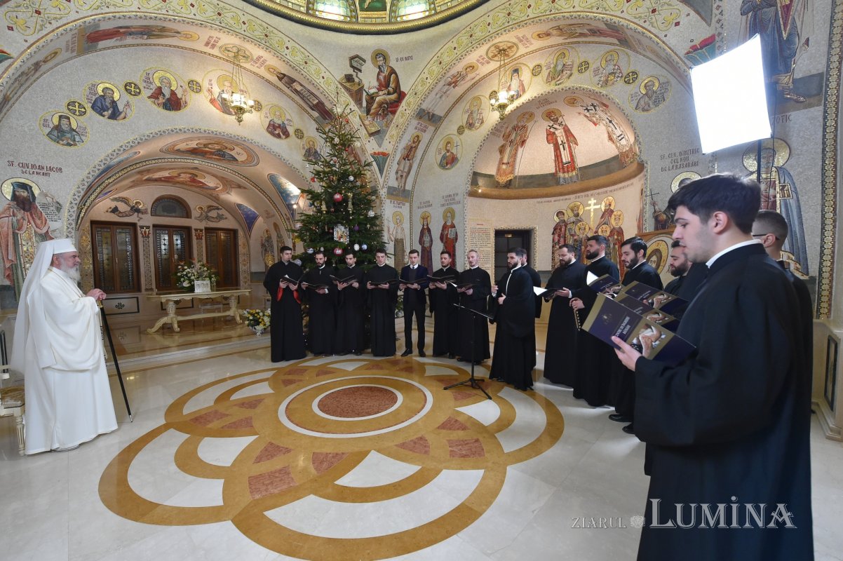 Patriarhul României a primit mai multe cete de colindători 239092