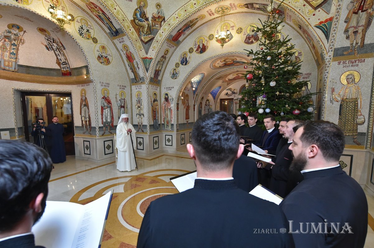 Patriarhul României a primit mai multe cete de colindători 239094