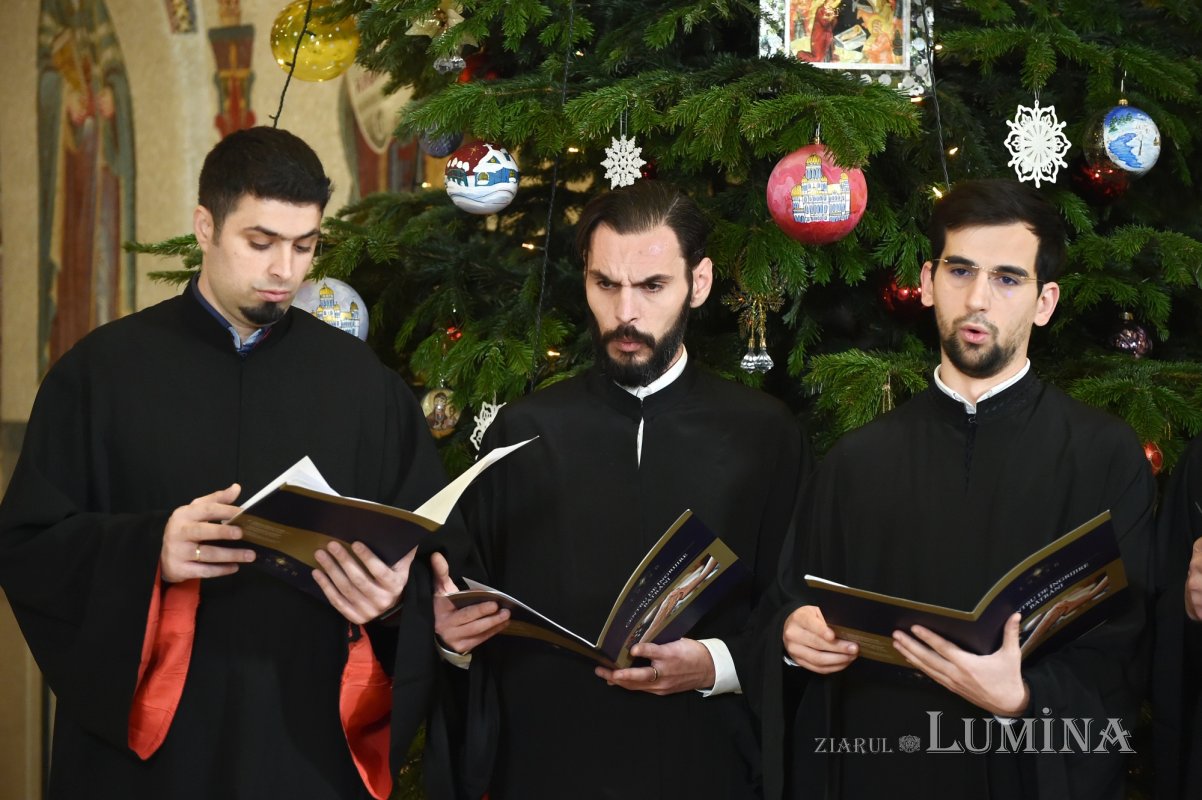 Patriarhul României a primit mai multe cete de colindători 239096