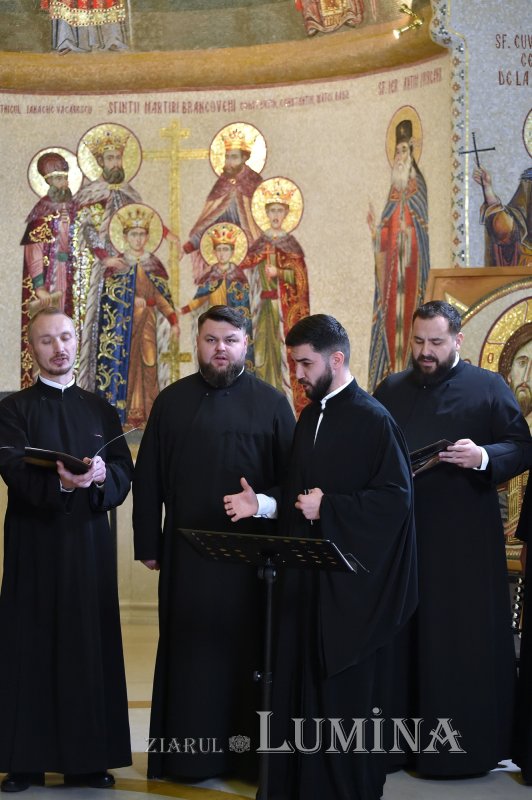 Patriarhul României a primit mai multe cete de colindători 239097