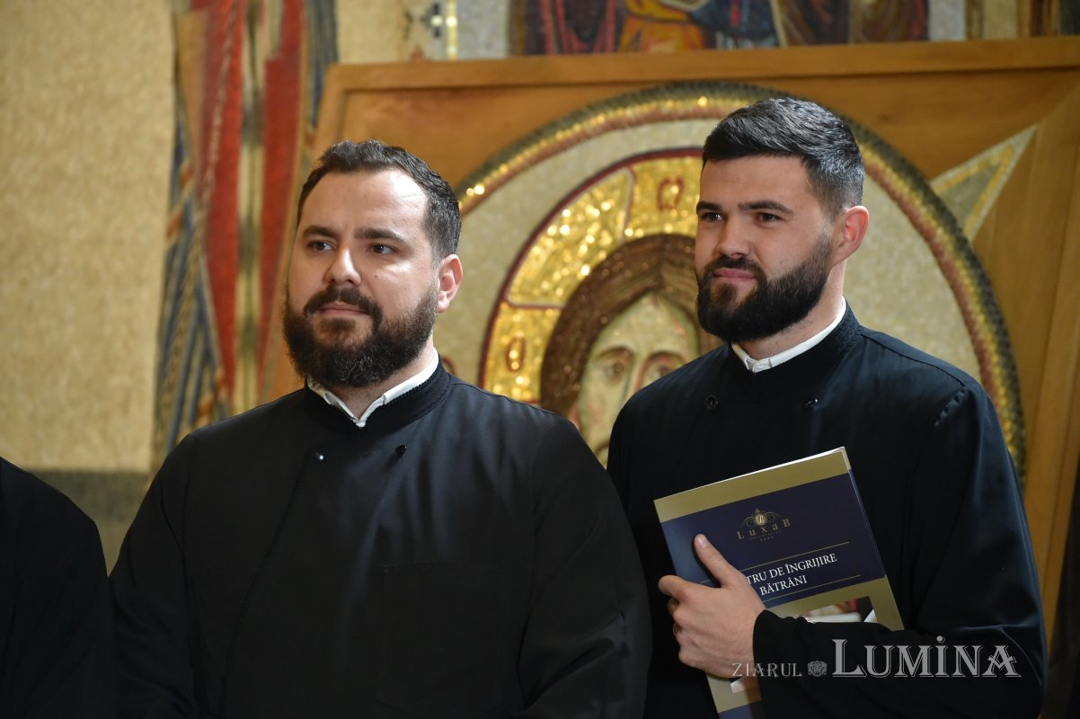Patriarhul României a primit mai multe cete de colindători 239098