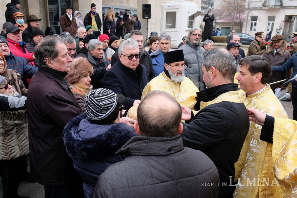 Popasuri de pomenire pentru eroii Revoluției în Capitală 239042