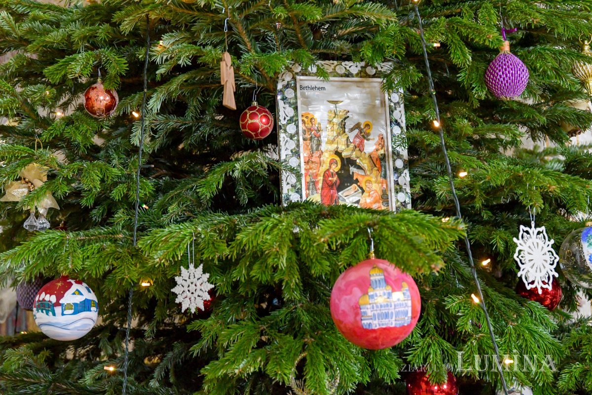 Nașterea Domnului vestită după datină la Reședința Patriarhală 239220