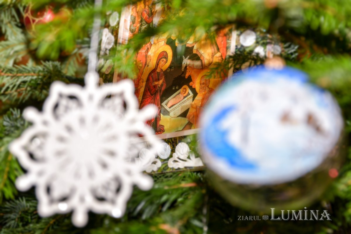 Nașterea Domnului vestită după datină la Reședința Patriarhală 239225