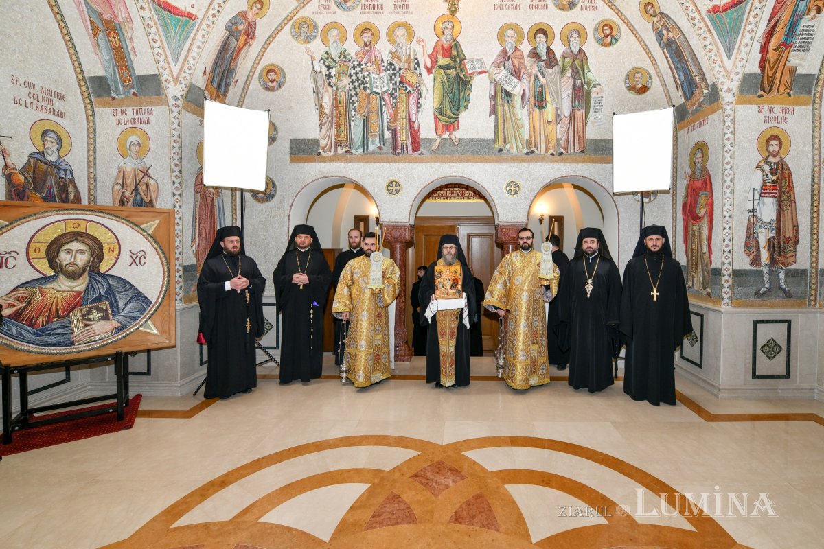 Nașterea Domnului vestită după datină la Reședința Patriarhală 239226