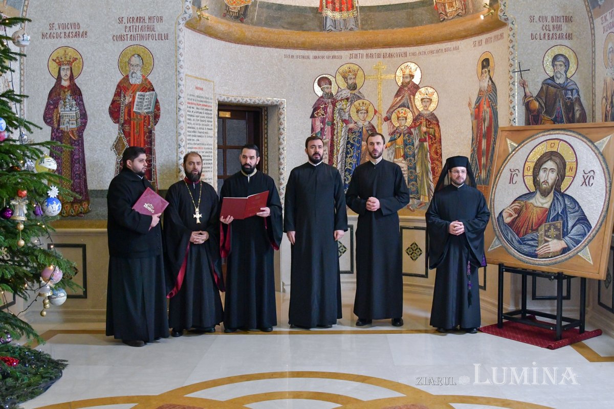 Nașterea Domnului vestită după datină la Reședința Patriarhală 239232
