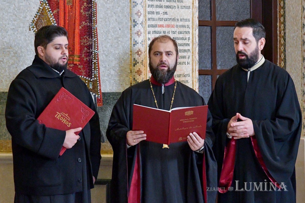 Nașterea Domnului vestită după datină la Reședința Patriarhală 239236