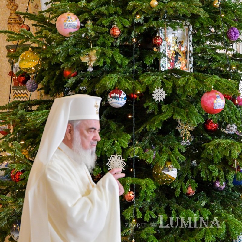 Nașterea Domnului vestită după datină la Reședința Patriarhală 239237