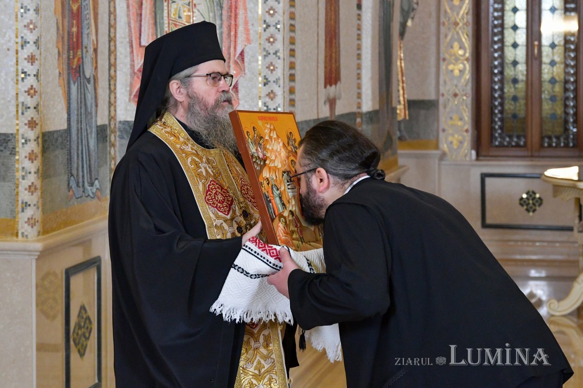 Nașterea Domnului vestită după datină la Reședința Patriarhală 239240