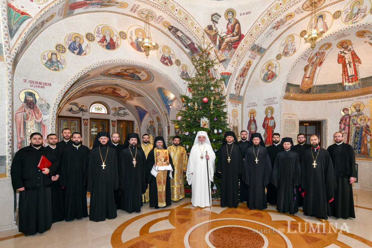 Nașterea Domnului vestită după datină la Reședința Patriarhală 239242