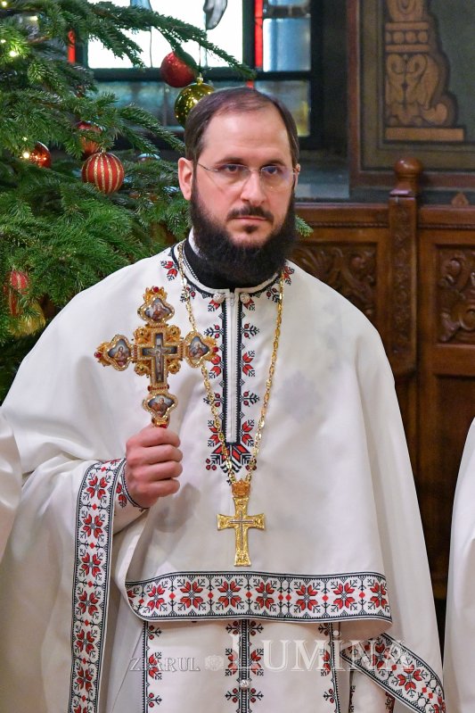 „El ia chip de rob ca să ne dăruiască nouă chipul slavei Sale” 239339