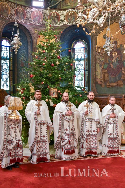 „El ia chip de rob ca să ne dăruiască nouă chipul slavei Sale” 239341