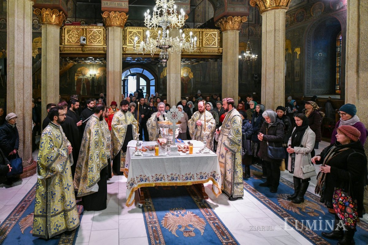 Sfințirea apei în ajunul Bobotezei la Catedrala Patriarhală 240223
